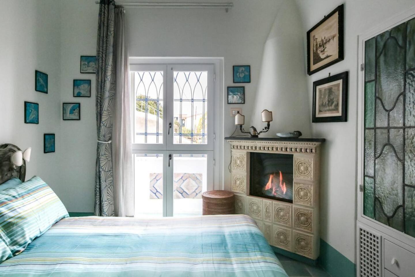 Perla Nel Blu Villa Affacciata Sul Mare กองกาเดมารีนี ภายนอก รูปภาพ