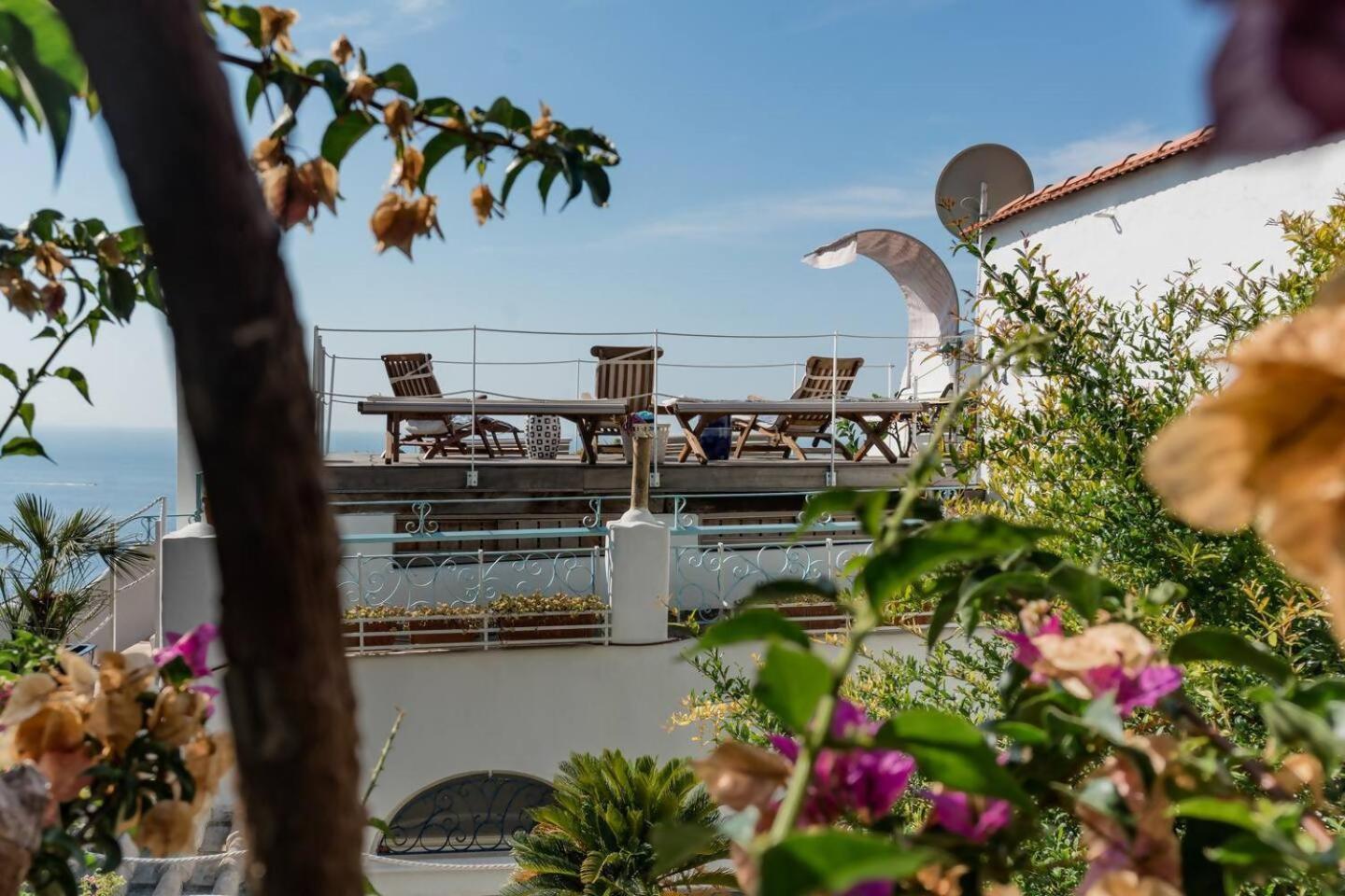 Perla Nel Blu Villa Affacciata Sul Mare กองกาเดมารีนี ภายนอก รูปภาพ